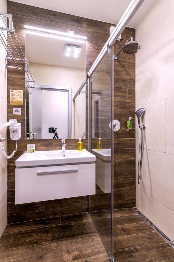 بيك بود سنيزكو Hotel Pecr Deep المظهر الخارجي الصورة